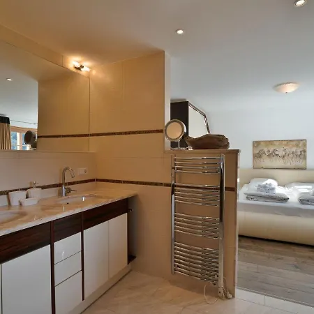 샬레 Opulent Chalet In Mauterndorf With Whirlpool And Sauna 마우어테른도르프