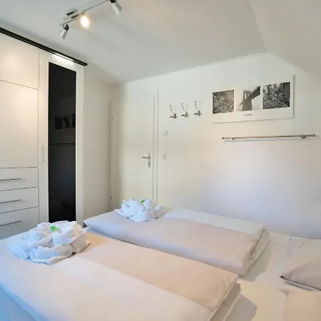 Opulent Chalet In Mauterndorf With Whirlpool And Sauna 샬레 *